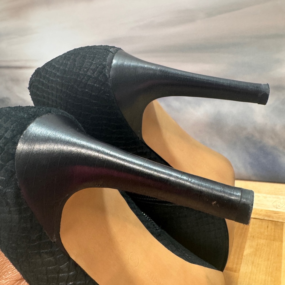 Audrey Brooke Black Peep-Toe Heels size 8 used - Picture 2 of 6